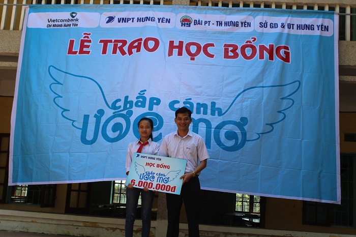 VNPT HƯNG YÊN TẶNG HỌC BỔNG 6 TRIỆU CHO HỌC SINH NGHÈO VƯỢT KHÓ 