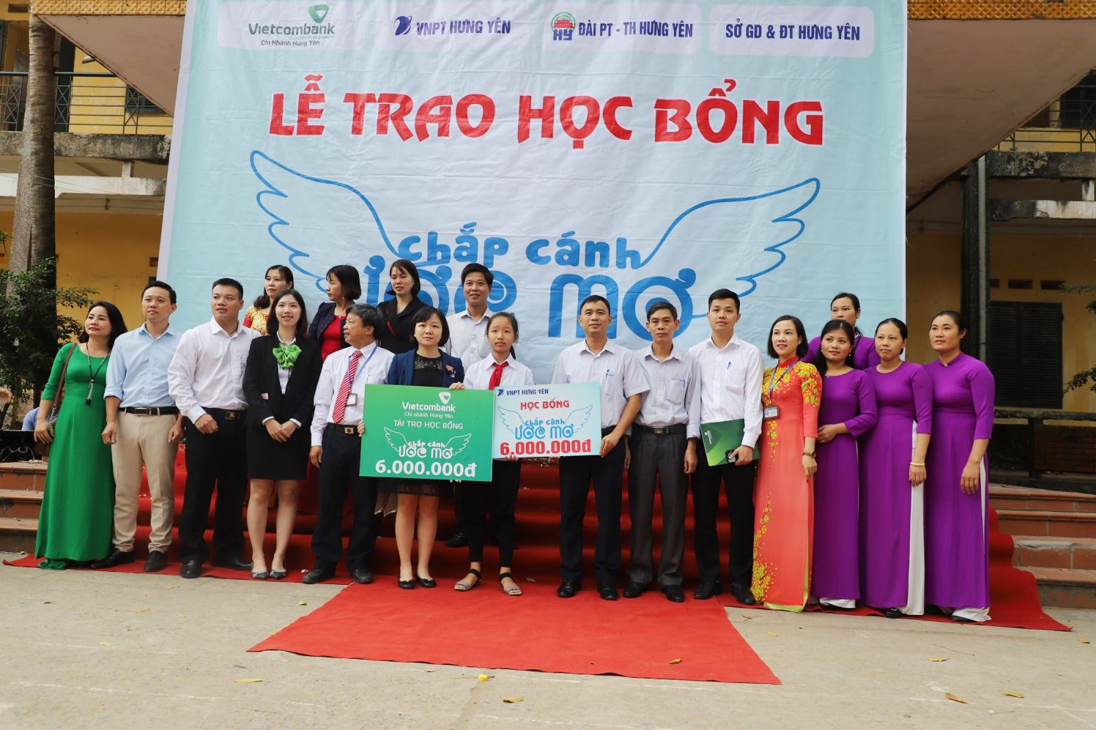 VNPT HƯNG YÊN TẶNG HỌC BỔNG 6 TRIỆU CHO HỌC SINH NGHÈO VƯỢT KHÓ THÁNG 11 NĂM 2018