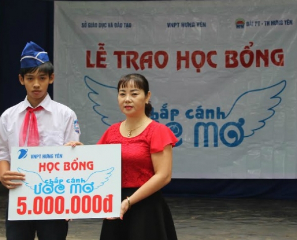    VNPT HƯNG YÊN  TẶNG HỌC BỔNG CHƯƠNG TRÌNH “CHẮP CÁNH ƯỚC MƠ” CHO HỌC SINH NGHÈO TẠI HUYỆN ÂN THI  