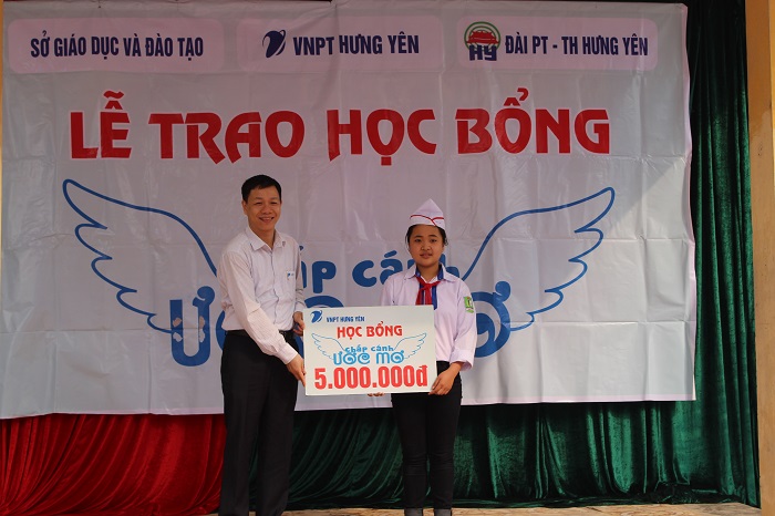 VNPT HƯNG YÊN TẶNG HỌC BỔNG “CHẮP CÁNH ƯỚC MƠ” THÁNG 4 NĂM 2018